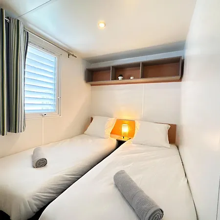 Mobile-home Moderne - A 800m 캠프장